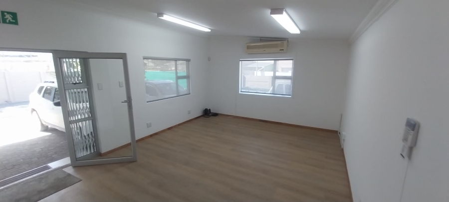 To Let Commercial Property for Rent in Vincent Eastern Cape